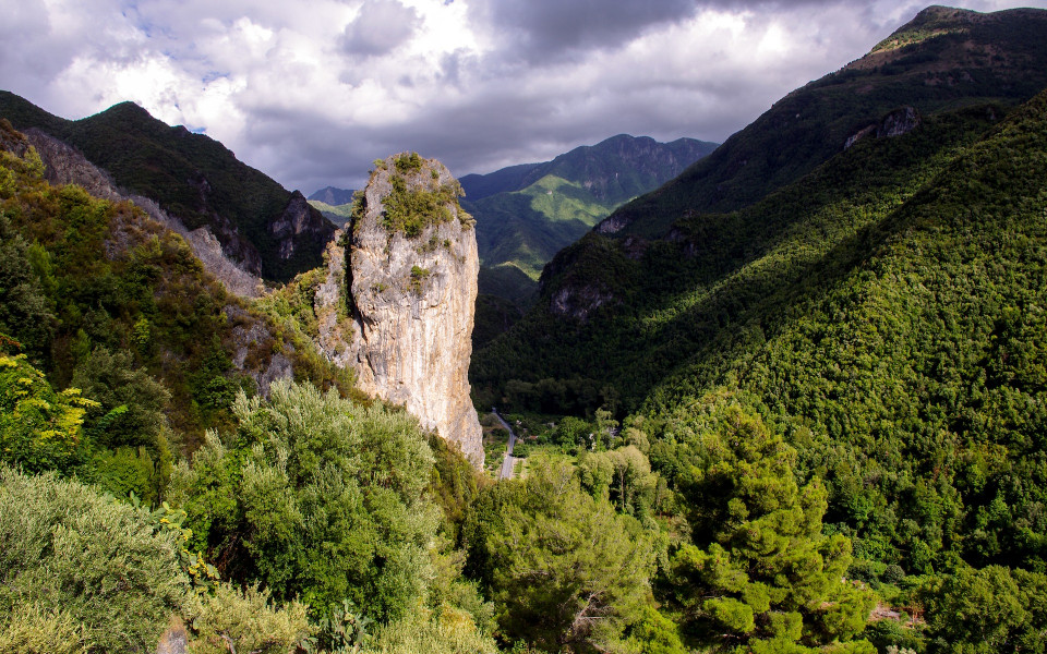 Wälder und Gebirgslandschaft im Nationalpark Pollino im Kalabrien Urlaub entdecken