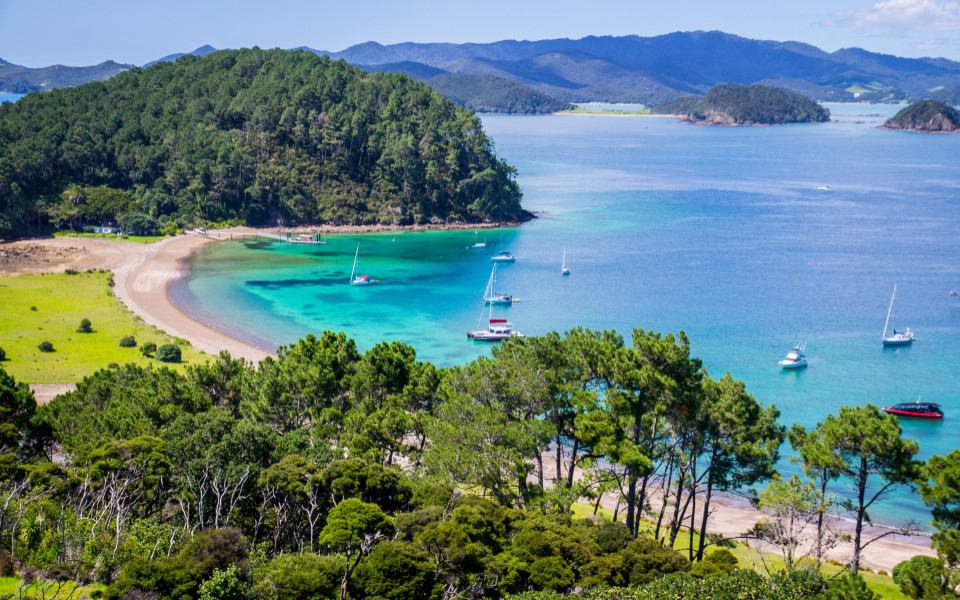 Blick auf die Bay of Islands, Nordinsel, Neuseeland vom Aussichtspunkt aus